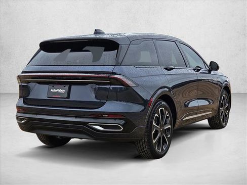 Used 2024 Lincoln Nautilus Reserve AWD/4WD image 5
