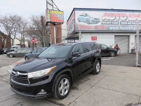 Used 2015 Toyota Highlander Limited Platinum AWD/4WD image 2