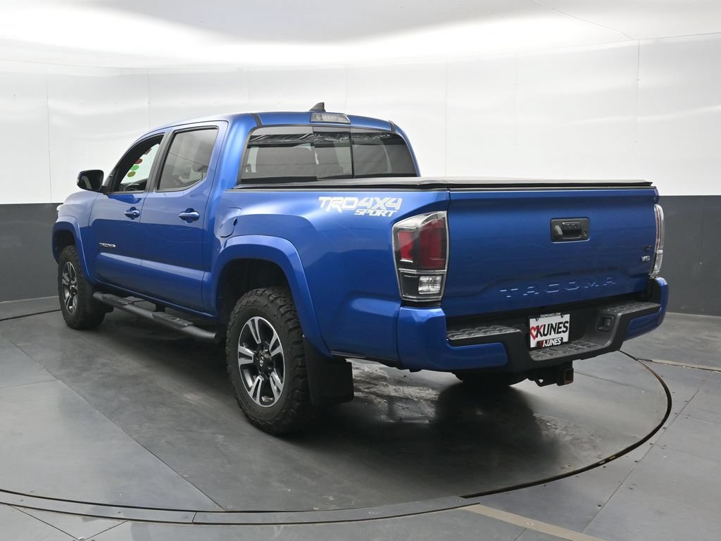 Used 2018 Toyota Tacoma TRD Sport AWD/4WD image 9