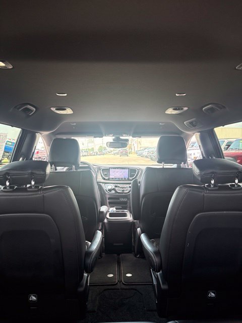 Used 2025 Chrysler Pacifica Select AWD/4WD image 24