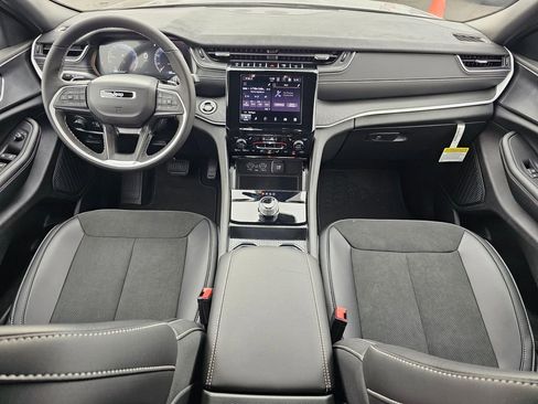 New 2025 Jeep Grand Cherokee L Altitude image 10