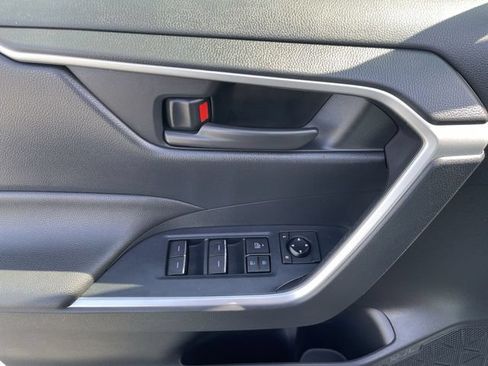 Certified 2019 Toyota RAV4 LE AWD/4WD image 12