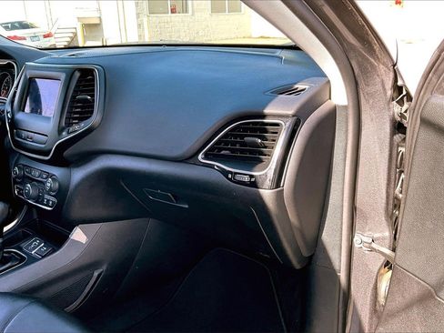 Certified 2020 Jeep Cherokee Latitude Plus image 17