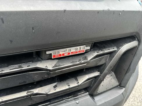 Certified 2023 Chevrolet Colorado Trail Boss w/ LPO, Dark Essentials Package AWD/4WD image 11