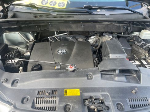 Used 2018 Toyota Highlander Plus AWD/4WD image 22