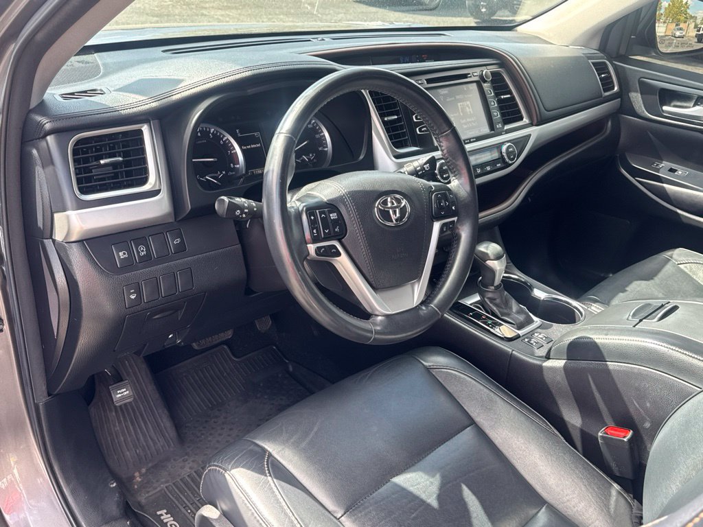 Used 2017 Toyota Highlander XLE AWD/4WD image 11