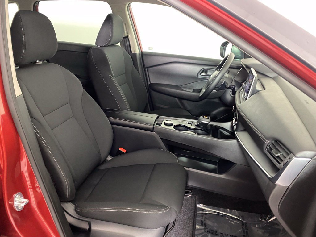 Used 2025 Nissan Rogue S AWD/4WD image 29