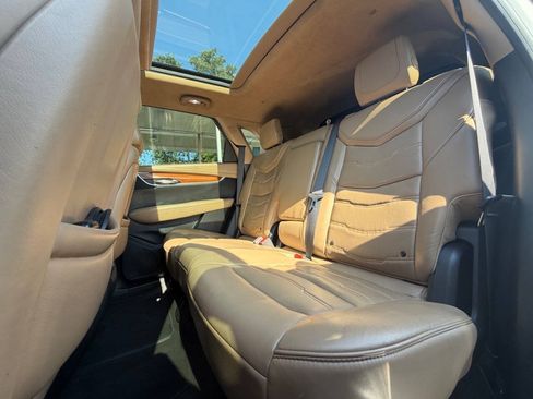 Used 2017 Cadillac XT5 Platinum w/ Driver Assist Package AWD/4WD image 18