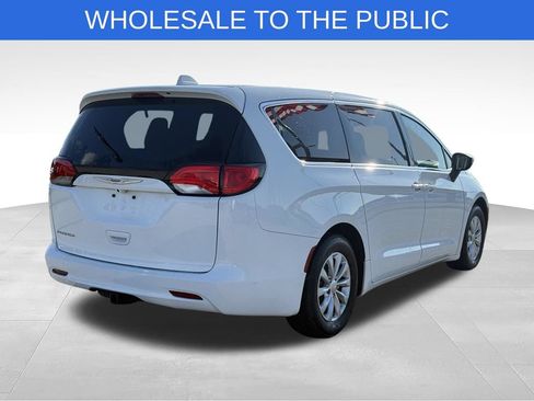 Used 2017 Chrysler Pacifica Touring w/ Tire & Wheel Group FWD image 24