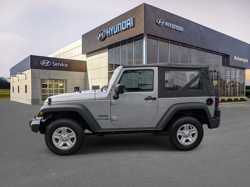 Used 2018 Jeep Wrangler Sport AWD/4WD image 6