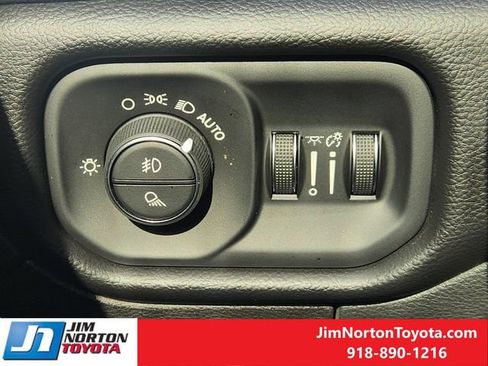Used 2022 RAM 1500 Laramie AWD/4WD image 23