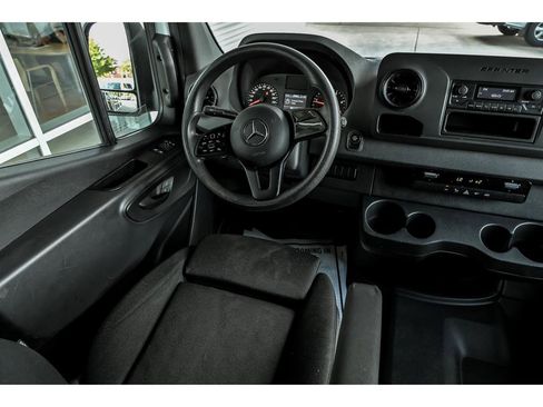 Used 2023 Mercedes-Benz Sprinter 2500 image 6