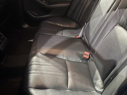 Used 2018 Honda Accord Touring image 11