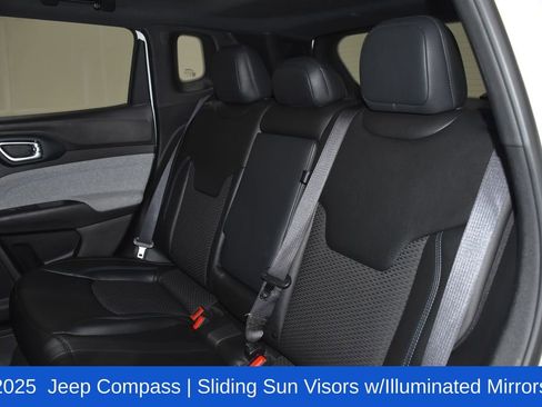 Used 2025 Jeep Compass Latitude w/ Sun & Sound Group AWD/4WD image 29