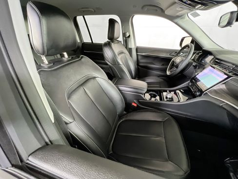 Used 2023 Jeep Grand Cherokee Limited image 27