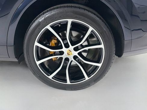 Certified 2023 Porsche Cayenne AWD/4WD image 34