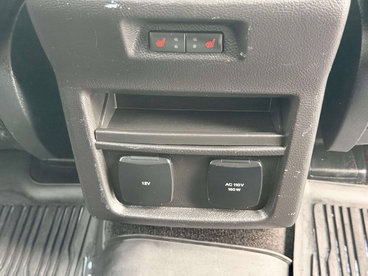 Used 2018 Ford Edge Titanium w/ Equipment Group 302A AWD/4WD image 24