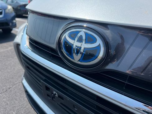 Used 2024 Toyota Venza XLE AWD/4WD image 29