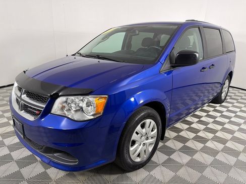 Used 2019 Dodge Grand Caravan SE w/ UConnect Hands-Free Group image 9