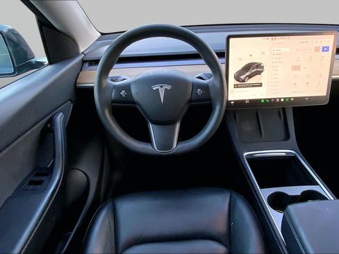 Used 2022 Tesla Model Y Long Range AWD/4WD image 5