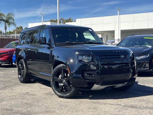 Used 2023 Land Rover Defender 130 X-Dynamic SE image 6