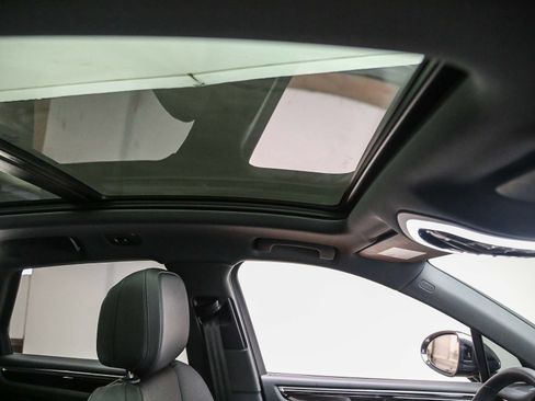 Certified 2025 Porsche Macan S AWD/4WD image 21