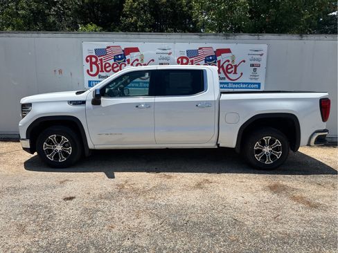 Used 2025 GMC Sierra 1500 SLT RWD image 7