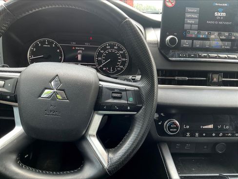 Used 2024 Mitsubishi Outlander SE Black Edition AWD/4WD image 12