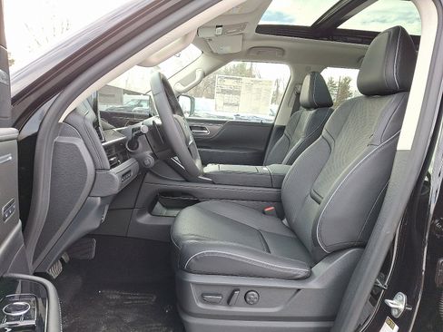 New 2026 INFINITI QX80 Luxe image 10