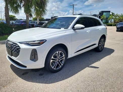 Certified 2025 Audi Q5 Premium w/ Convenience Package AWD/4WD image 4