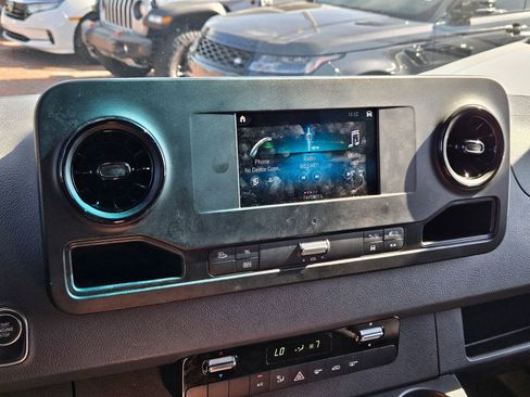 Used 2024 Mercedes-Benz Sprinter 2500 image 21