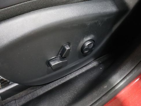 Used 2019 Jeep Cherokee Limited image 12