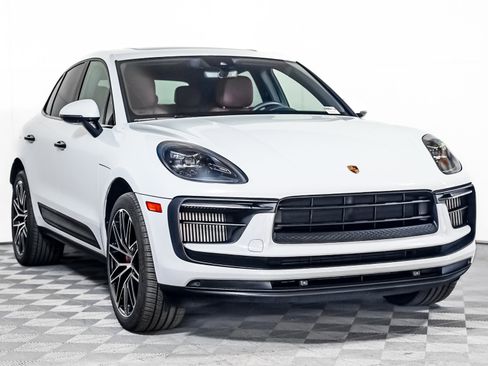 Certified 2022 Porsche Macan S w/ Premium Package Plus image 8