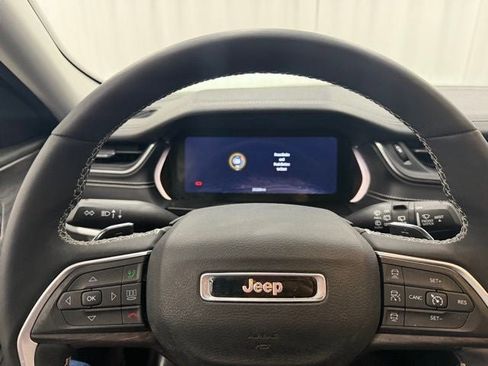 Used 2023 Jeep Grand Cherokee Limited w/ Trailer Tow Prep Group (B) AWD/4WD image 6