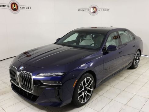 Used 2023 BMW 760i xDrive image 35