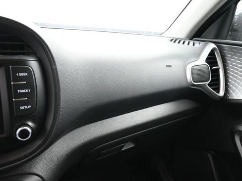 Used 2024 Kia Soul LX w/ LX Technology Package image 16