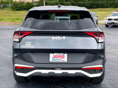 Used 2024 Kia Sportage LX FWD image 4