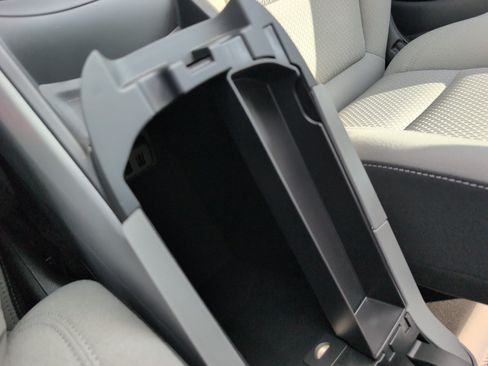 Used 2024 GMC Terrain SLE w/ Driver Convenience Package FWD image 30