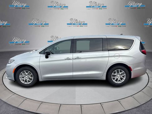 New 2026 Chrysler Pacifica Select image 6