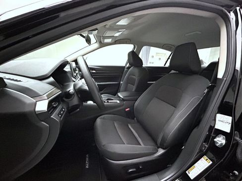 Used 2025 Nissan Altima 2.5 SV FWD image 10