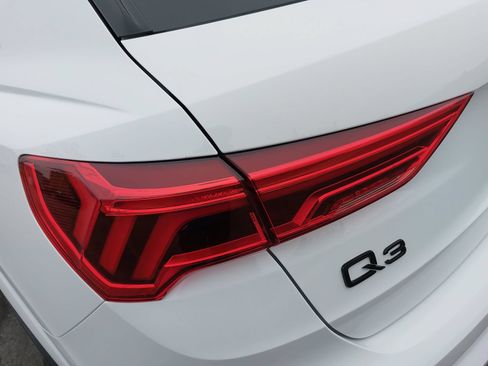 Certified 2025 Audi Q3 2.0T Premium w/ Convenience Package AWD/4WD image 38