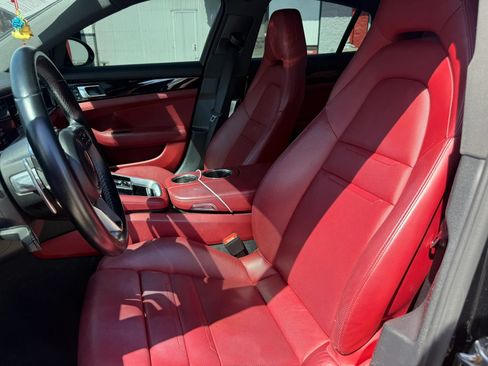 Used 2020 Porsche Panamera image 12