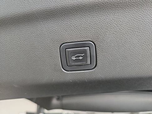 Used 2022 GMC Yukon XL Denali AWD/4WD image 14