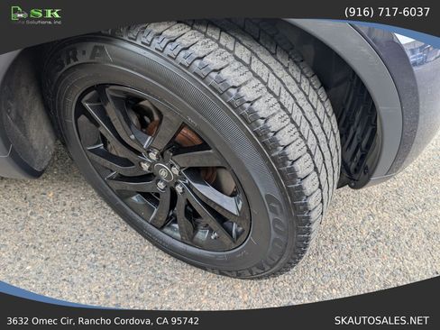 Used 2017 Land Rover Discovery SE AWD/4WD image 37