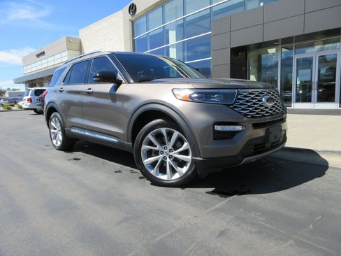 Used 2021 Ford Explorer Platinum w/ Equipment Group 601A AWD/4WD image 14