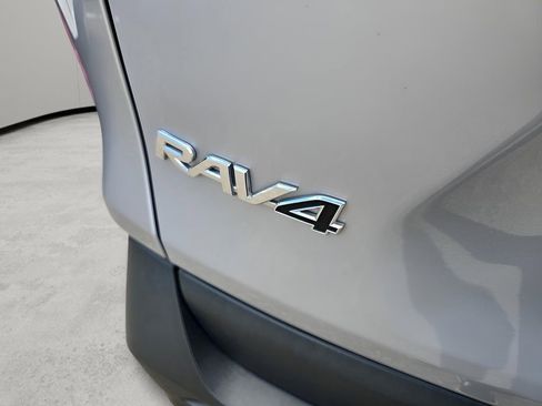 Used 2022 Toyota RAV4 LE AWD/4WD image 19