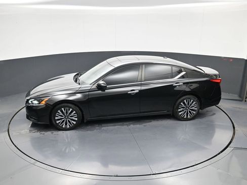 Used 2023 Nissan Altima 2.5 SV w/ SV Premium Package FWD image 27