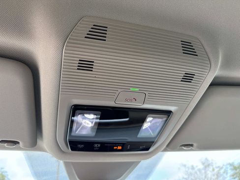 Used 2025 Volkswagen Atlas SE image 27