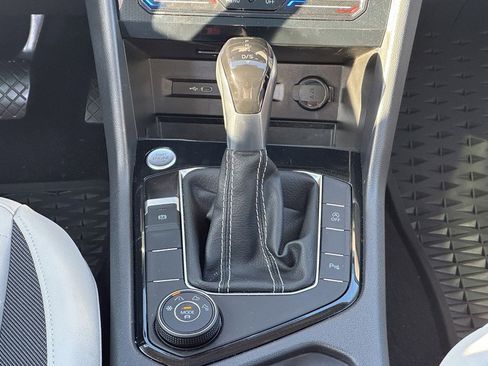 Used 2025 Volkswagen Taos SE w/ Panoramic Sunroof Package image 16