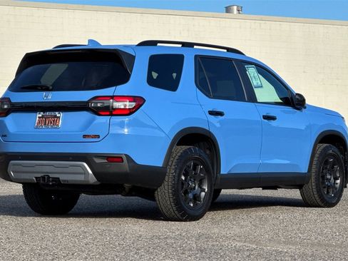 Used 2025 Honda Pilot TrailSport image 4